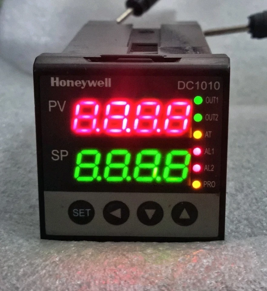 Honeywell DC1010CT-102000-E 85-265Vac Temperature Controller (Used Working)